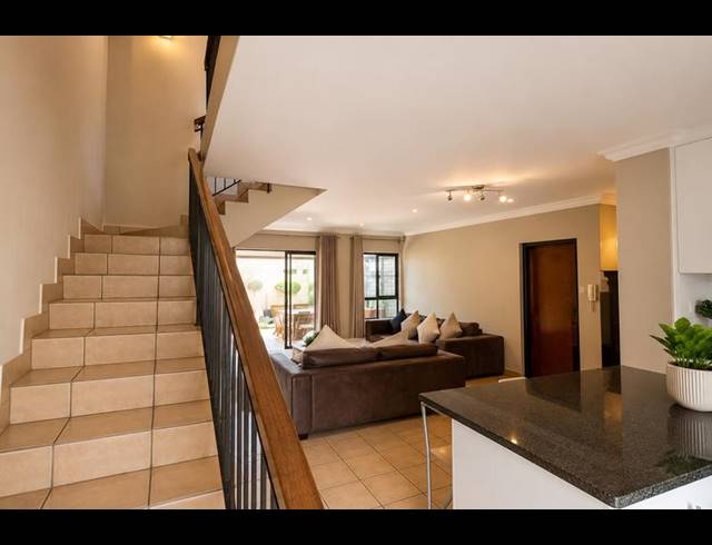 3 BEDROOM TOWNHOUSE FOR SALE IN MENLO PARK